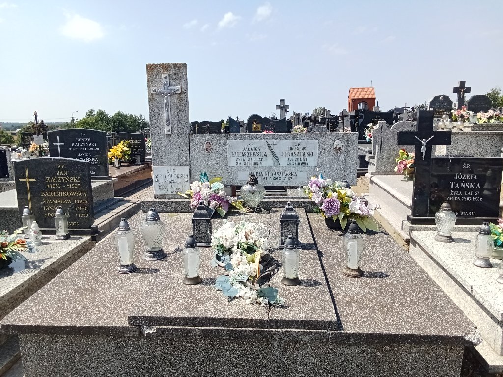Grób Irena Asztemborska