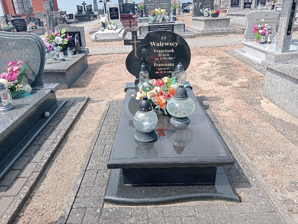 Grób Franciszek Walewski