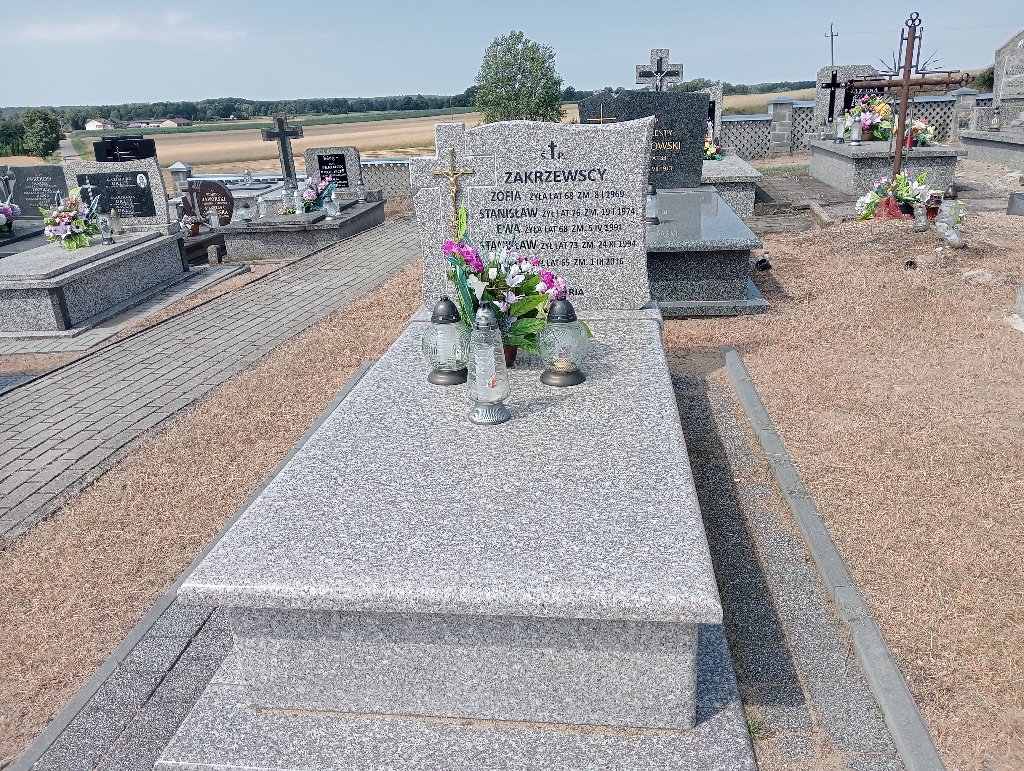 Grób Adam Zakrzewski
